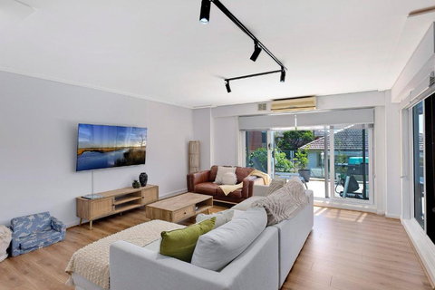 Sandy Cove Apartment The Entrance 8 - Accommodation QLD 1