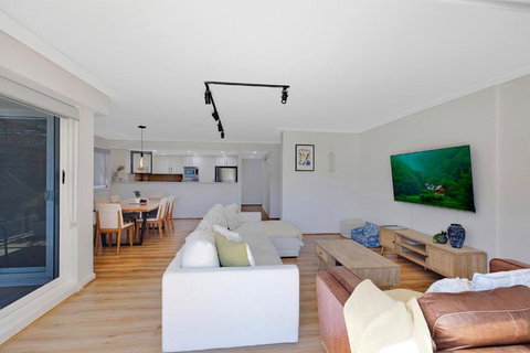 Sandy Cove Apartment The Entrance 8 - Accommodation QLD 2