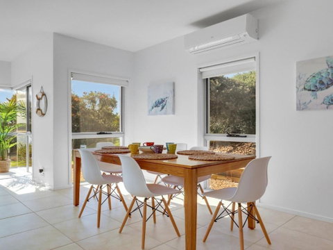 Sandy Cove - Accommodation QLD 3