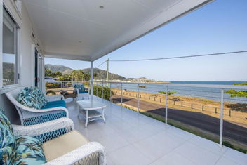 Sandy Decks with Accommodation QLD