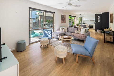 Sandy Dunes Retreat Pet-Friendly Wurtulla Home - Accommodation QLD 2