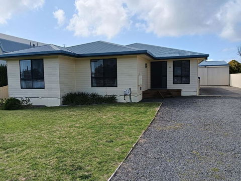 Sea Shells By The Sea Shore - Accommodation QLD 0