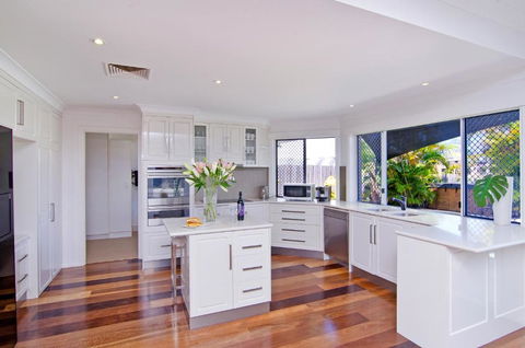 SEACLUSION 5 Bed Waterfront, Sleeps 12 - Accommodation QLD 1