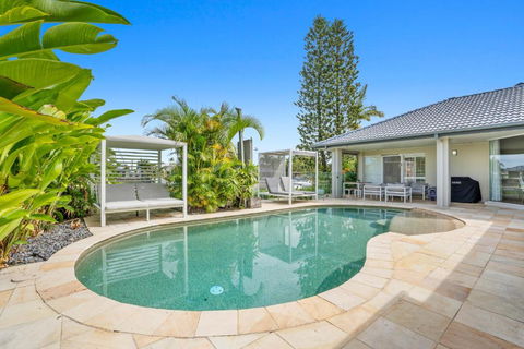 SEACLUSION 5 Bed Waterfront, Sleeps 12 - Accommodation QLD 2