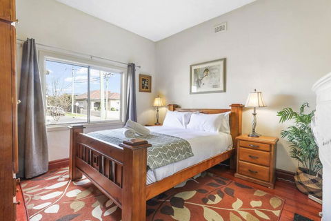 Spacious Urban Delight In Coburg - Accommodation QLD 2