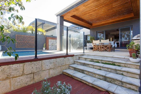 Stella Retreat - Townhouse With Pool - Accommodation QLD 2