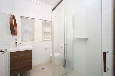 Sydney, Bexley North Holiday Home 3bedrooms, Free Parking, Close To Train Station And CBD - Accommodation QLD 3
