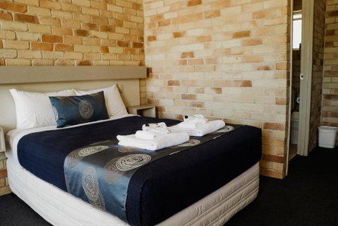The Australian Hotel St George - Accommodation QLD 1