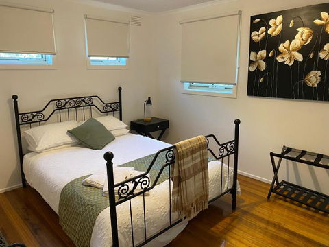 The Delightful Tee House - Kilmore - Accommodation QLD 0