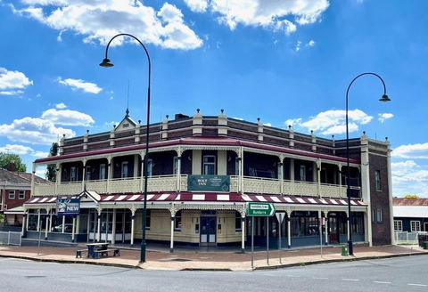The Bolt Inn - Accommodation QLD 0