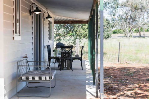 The Bungalow Cottage - Accommodation QLD 2