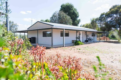 The Bungalow Cottage - Accommodation QLD 3