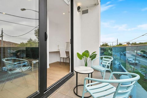 The Even Apartment In Carnegie With Parking - Accommodation QLD 3