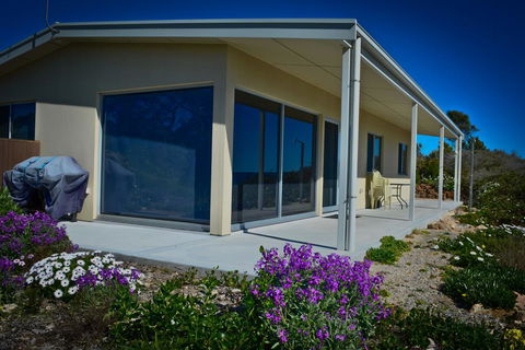 Beachside - Accommodation QLD 3