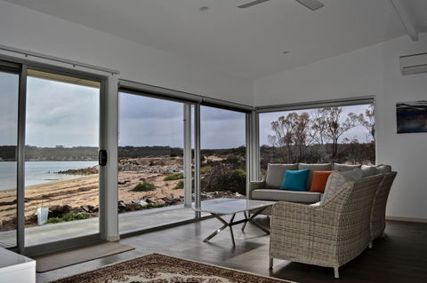 Beachside - Accommodation QLD 0