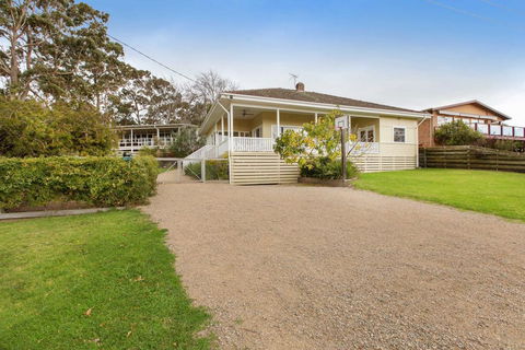 BEACHSIDE GETAWAY - DROMANA - Accommodation QLD 0