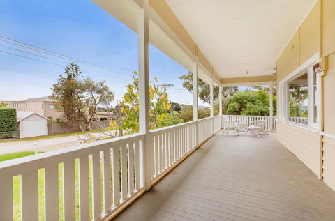 BEACHSIDE GETAWAY - DROMANA - Accommodation QLD 3