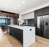 Beachside Lane - On the beach water views - Accommodation QLD