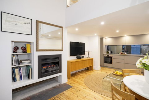 Beachside Luxury Loft Apartment - Accommodation QLD 3