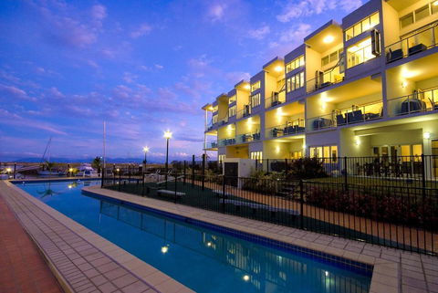 Beachside Magnetic Harbour Apartments - Accommodation QLD 3