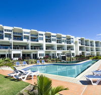 Beachside Magnetic Harbour Apartments - Accommodation QLD