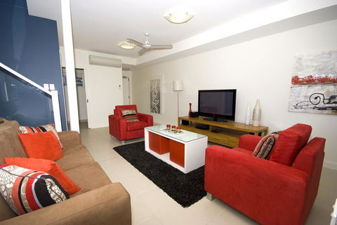 Beachside Magnetic Harbour Apartments - Accommodation QLD 1