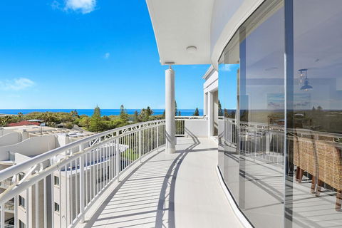 Beachside Resort Kawana Waters - Accommodation QLD 2