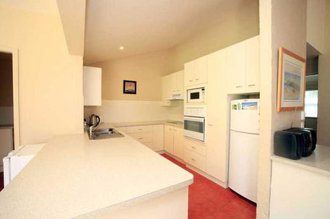 BEACHSIDE VILLA 2 - Accommodation QLD 0