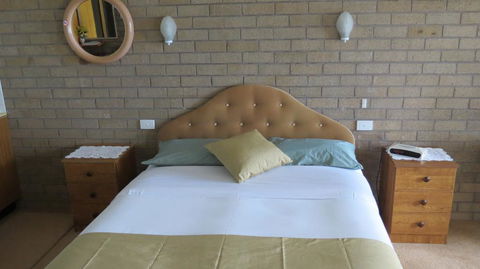 Beachview Motel - Adults Only - Accommodation QLD 2