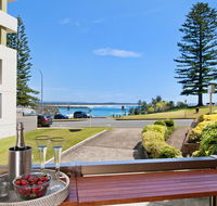Beauty at the Beach - modern beachfront apartment - Accommodation QLD