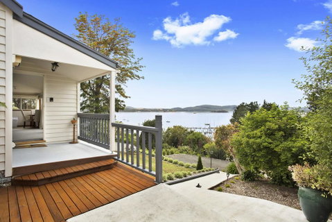 Beauty Point - Hosted By: L'Abode Accommodation - Accommodation QLD 2