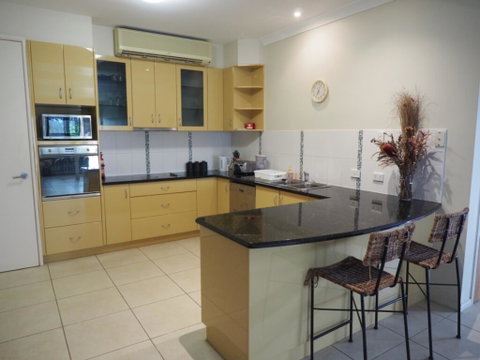 Bed And Breakfast With Airport Transfers And Rental Car - Accommodation QLD 1