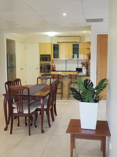 Bed And Breakfast With Airport Transfers And Rental Car - Accommodation QLD 0