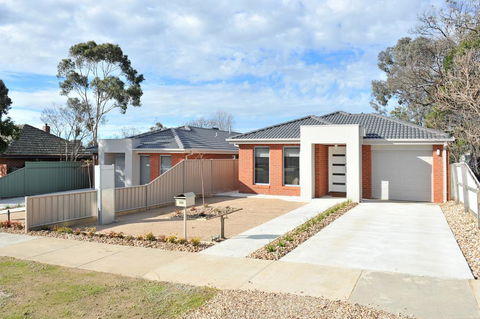 Beischer Apt A - Accommodation QLD 1