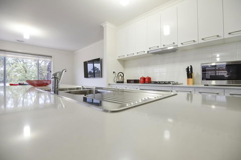 Beischer Apt B - Accommodation QLD 0