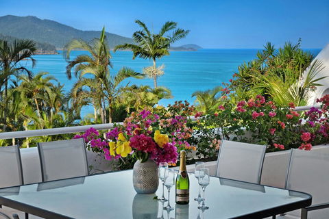 Bella Azure Two Bedroom Two Bathroom Spacious Ocean-view Apartment With Golf Buggy - Accommodation QLD 0