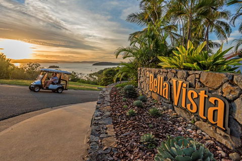 Bella Azure Two Bedroom Two Bathroom Spacious Ocean-view Apartment With Golf Buggy - Accommodation QLD 3