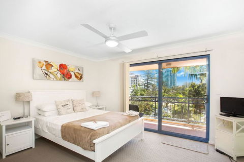 Bella Mare Beachside Apartments - Accommodation QLD 3
