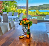 Bella Vista East 3 Luxury Ocean Views Large Flat Grassed Area And Buggy - Accommodation QLD