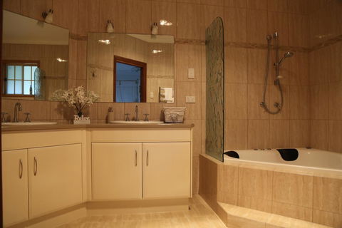 BellbirdHill Bed & Breakfast - Accommodation QLD 2