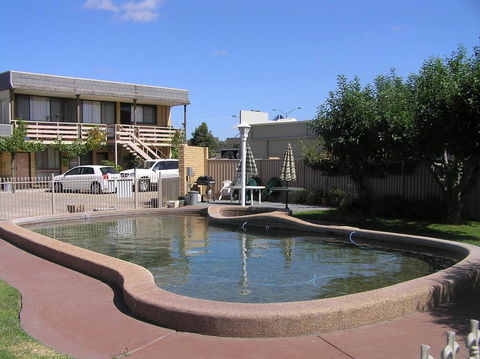 Belltower Motor Inn - Accommodation QLD 3