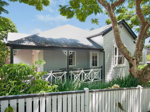 Beluso - Accommodation QLD 1