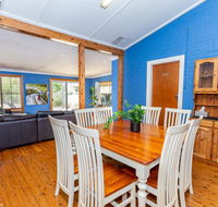 Best Central House - SLEEPS 11  - Accommodation QLD