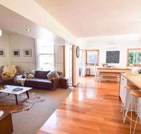 Best Location in Hobart Luxury 4 bedroom with stunning views - Accommodation QLD