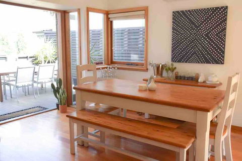 Best Location In Hobart! Luxury 4 Bedroom With Stunning Views - Accommodation QLD 2