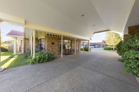 Best Western Ambassador Motor Inn & Apartments - Accommodation QLD 2