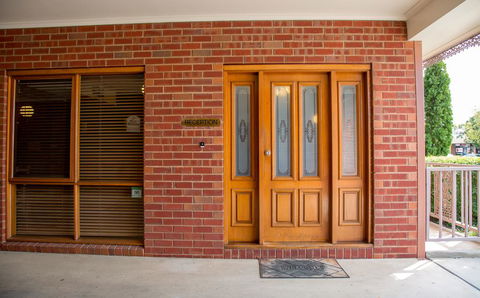 BEST WESTERN Burke And Wills Motor Inn - Accommodation QLD 1