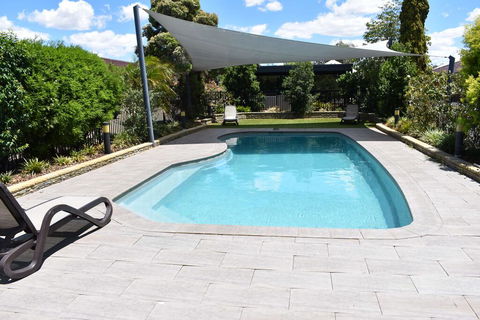 Best Western Plus All Settlers Motor Inn - Accommodation QLD 3