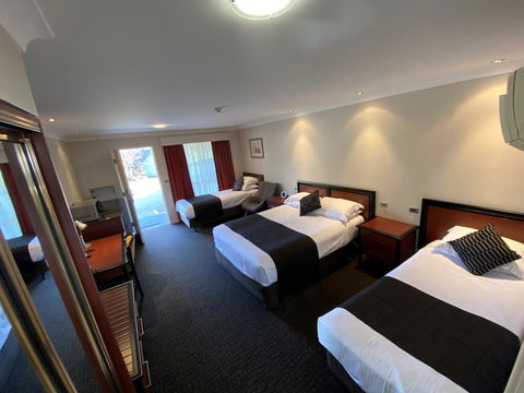 Best Western Plus All Settlers Motor Inn - Accommodation QLD 1