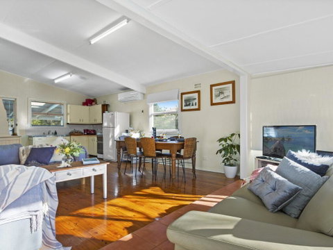Between 2 Beaches - Comfortable Private Sanctuary - Accommodation QLD 2